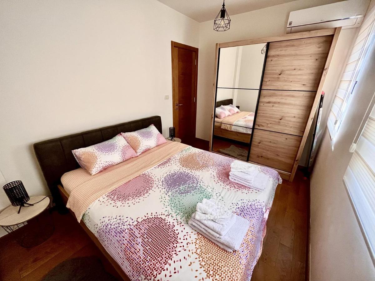 Fides Stylish Apartments Tivat With Pool Ngoại thất bức ảnh