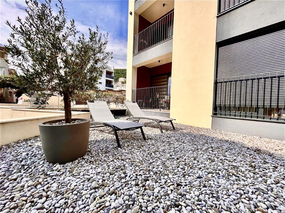 Fides Stylish Apartments Tivat With Pool Ngoại thất bức ảnh