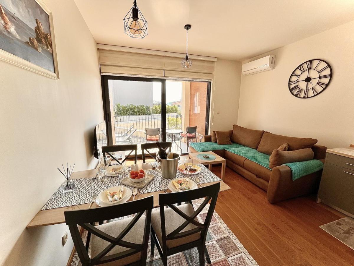 Fides Stylish Apartments Tivat With Pool Ngoại thất bức ảnh