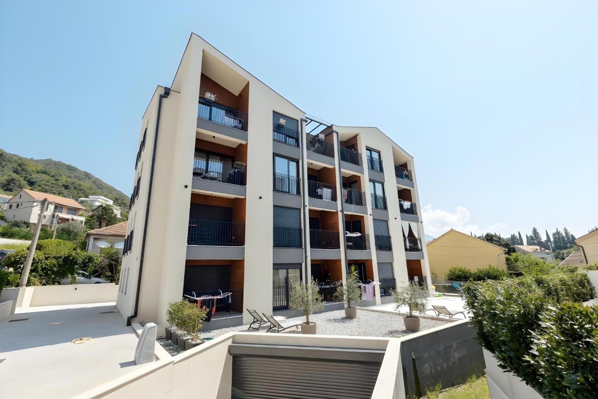 Fides Stylish Apartments Tivat With Pool Ngoại thất bức ảnh